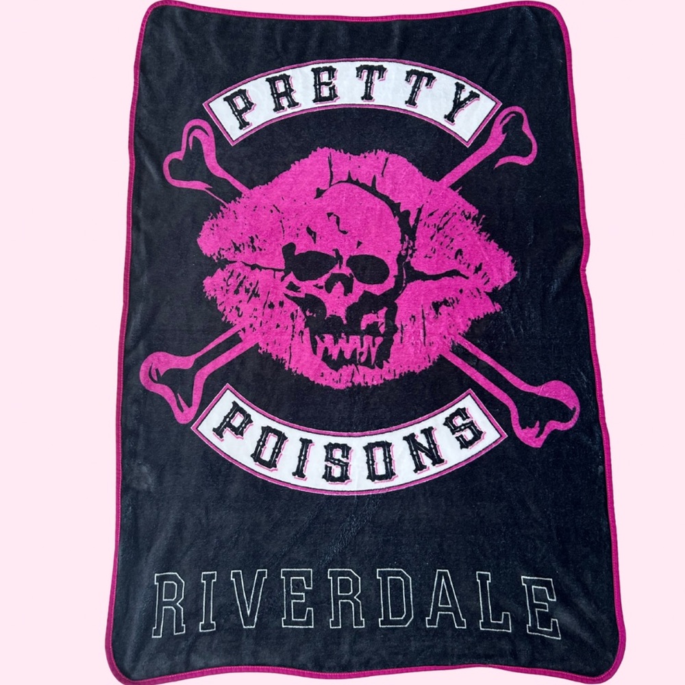 Riverdale Pretty Poisons Blanket